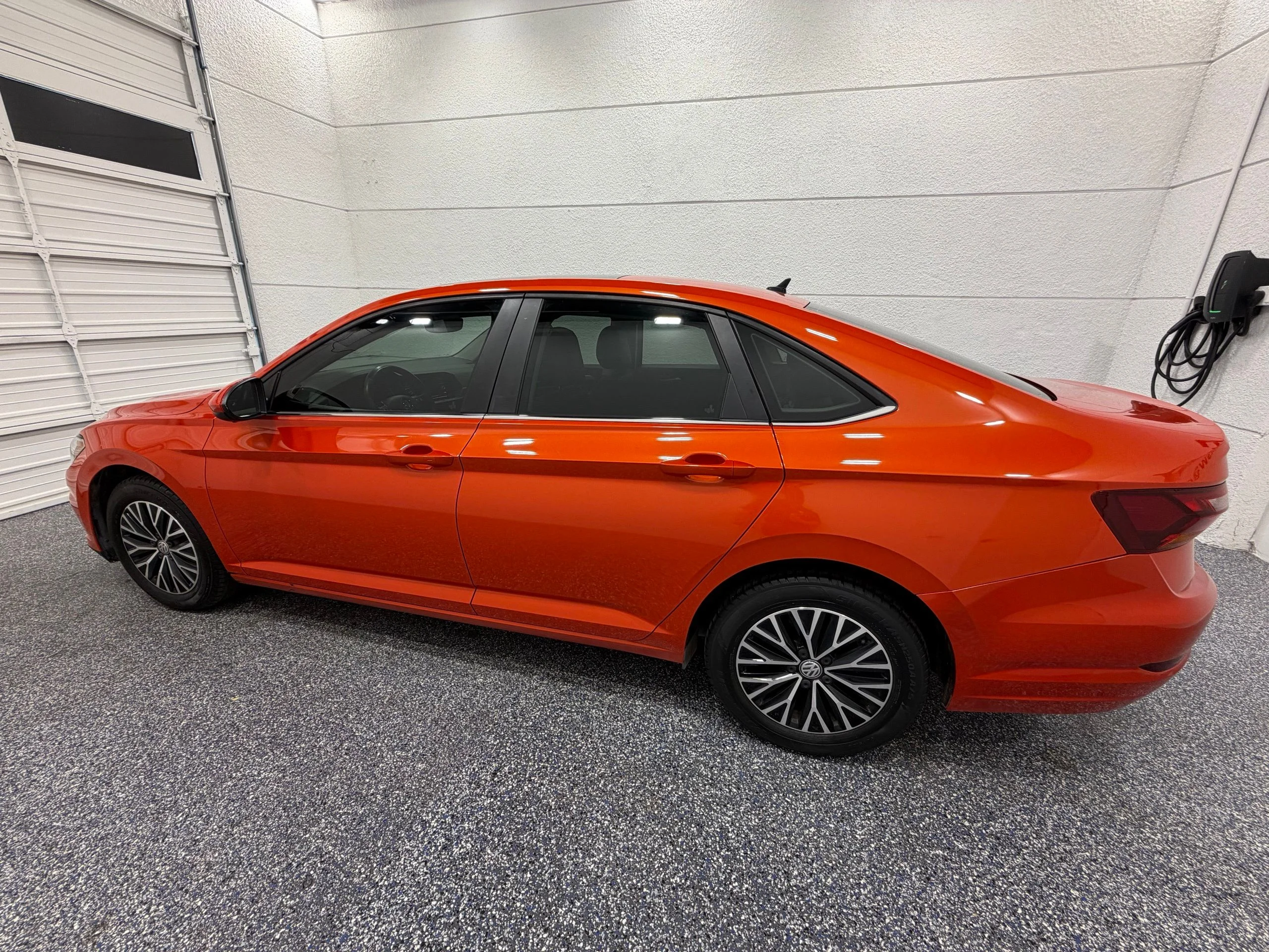 Used 2019 Orange Volkswagen 1.4T SE image 3