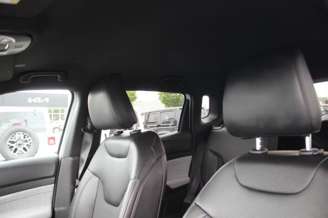 Used 2024 White Jeep Latitude image 20