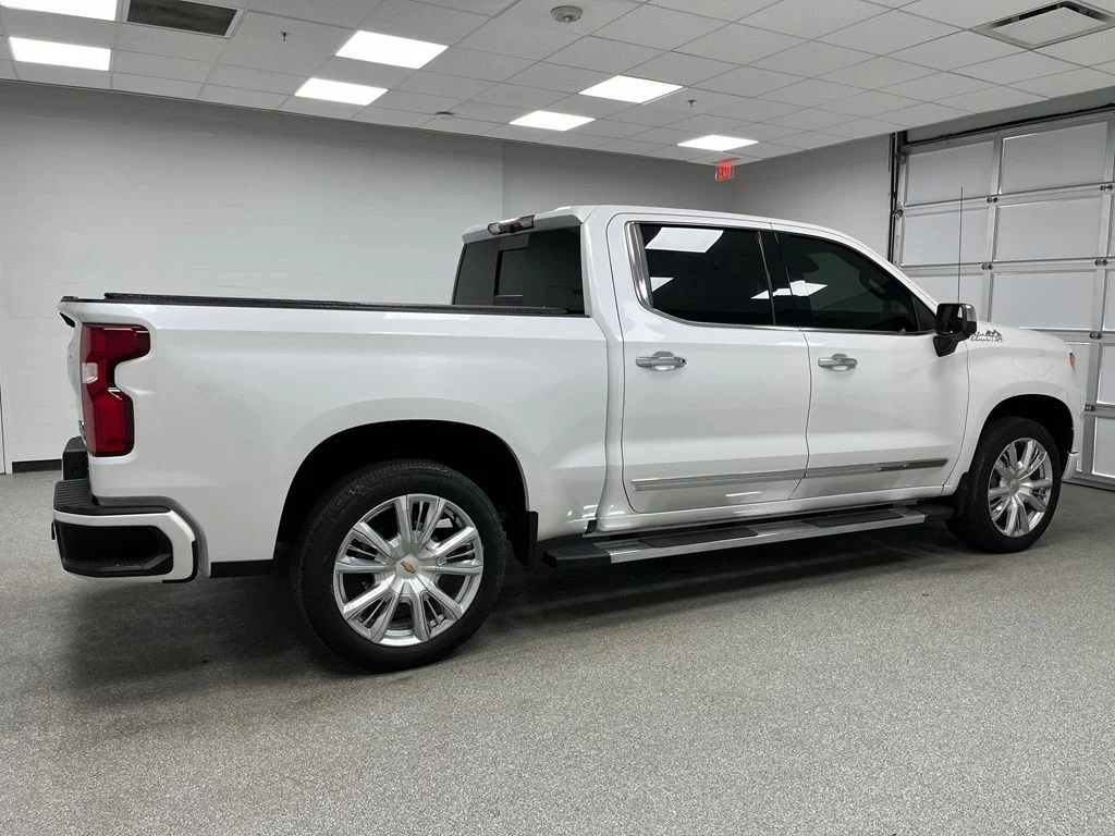Used 2022 Beige Chevrolet High Country image 11