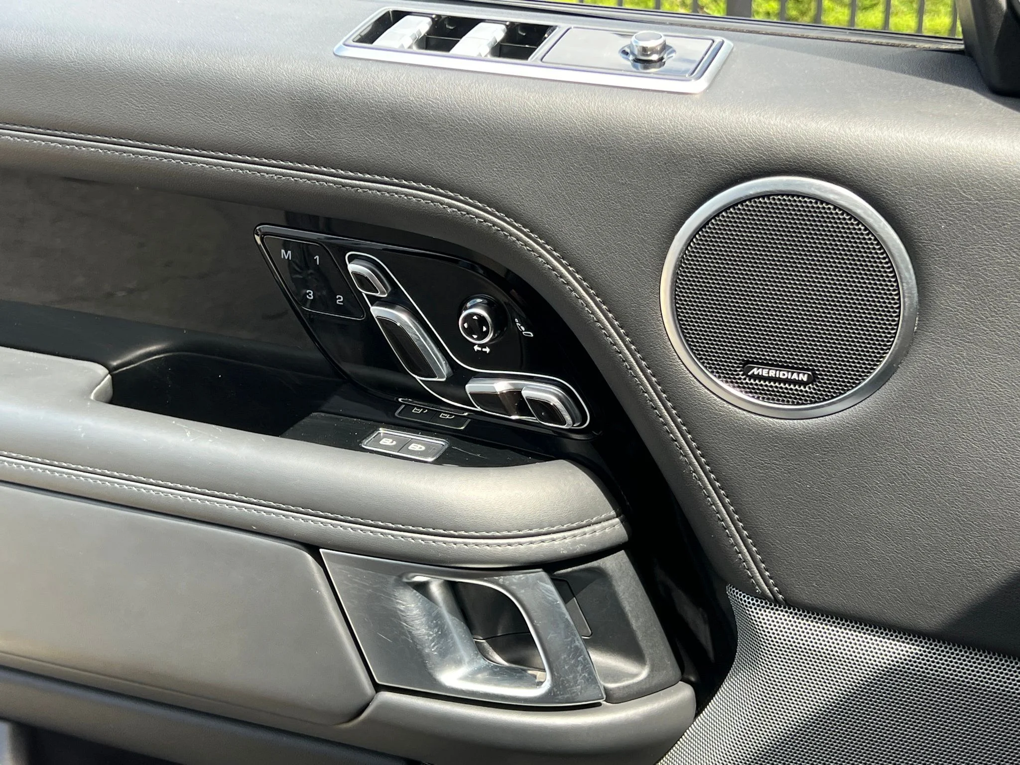 Used 2022 Gray Land Rover Westminster image 32