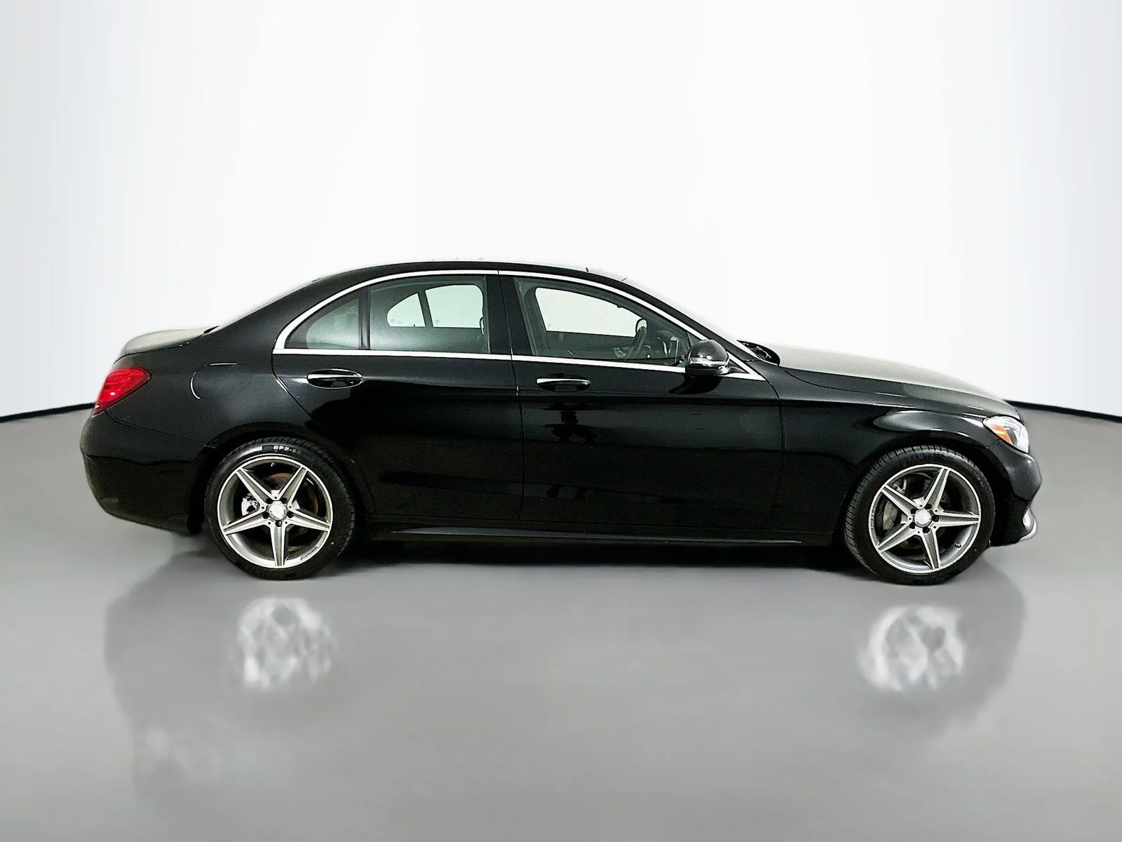 Used 2016  Mercedes-Benz  image 4