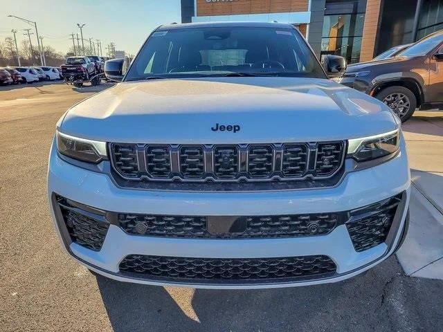 New 2026 Bright White Clear-Coat Exterior Paint Jeep Summit image 4