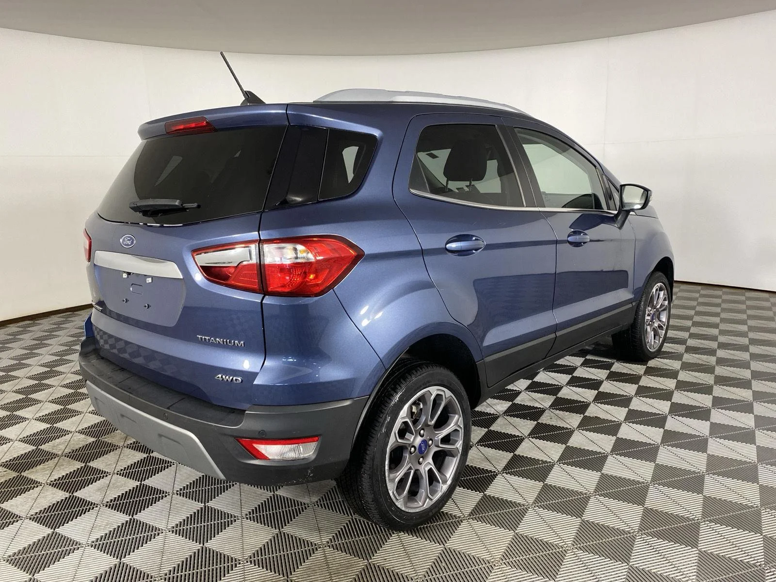 Used 2022 Blue Ford Titanium image 10