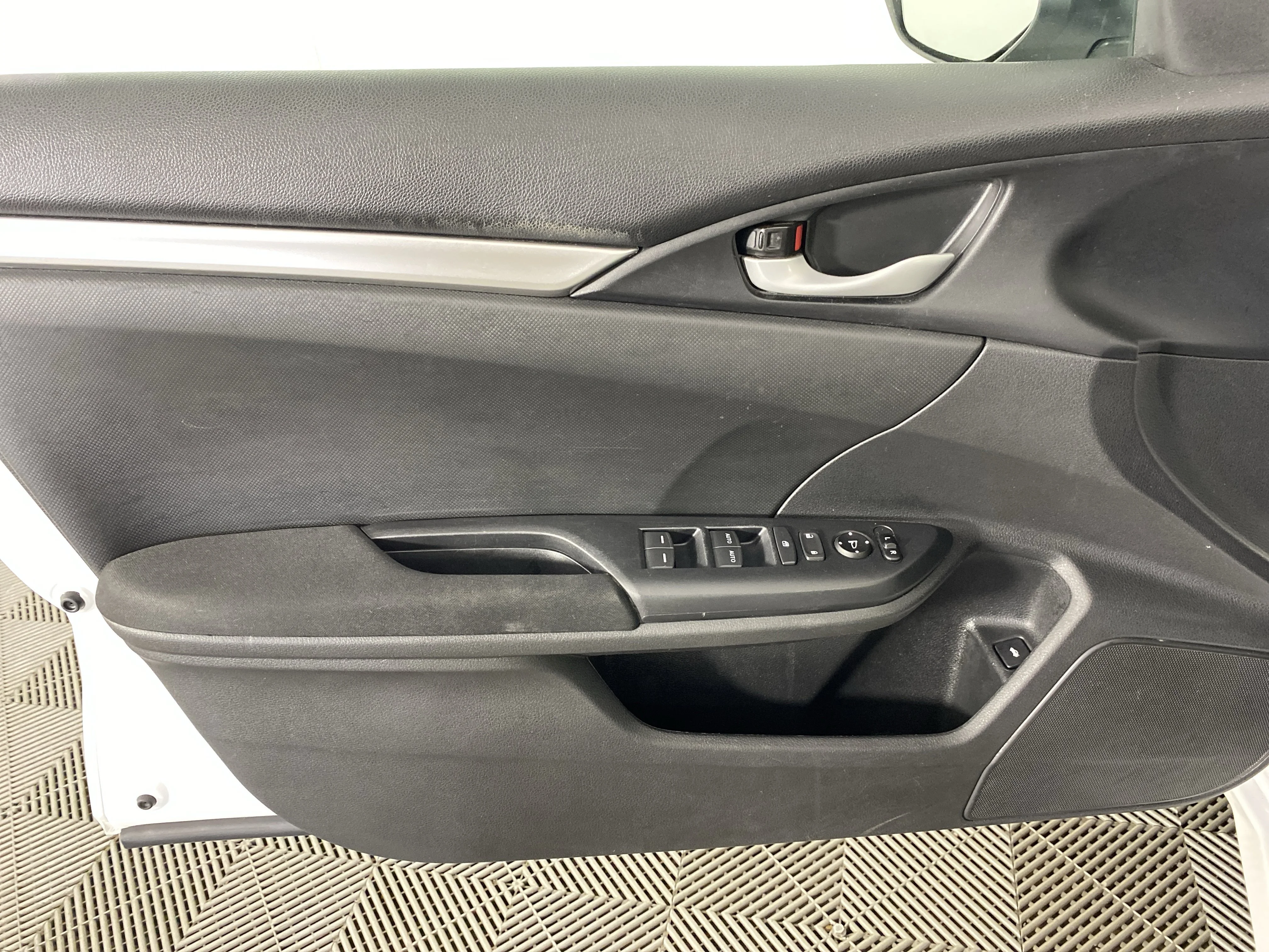 Used 2019 White Honda LX image 13