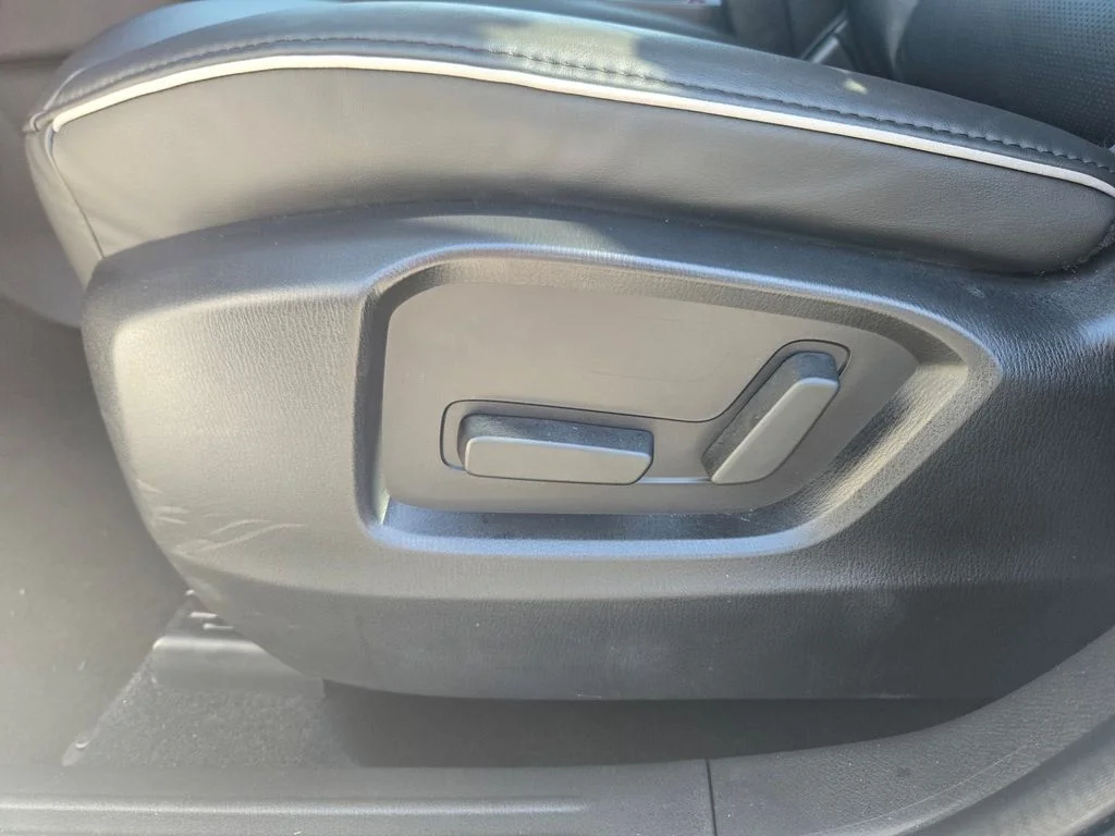 Certified Used 2025 White Metallic Mazda 2.5 S Select Package image 15