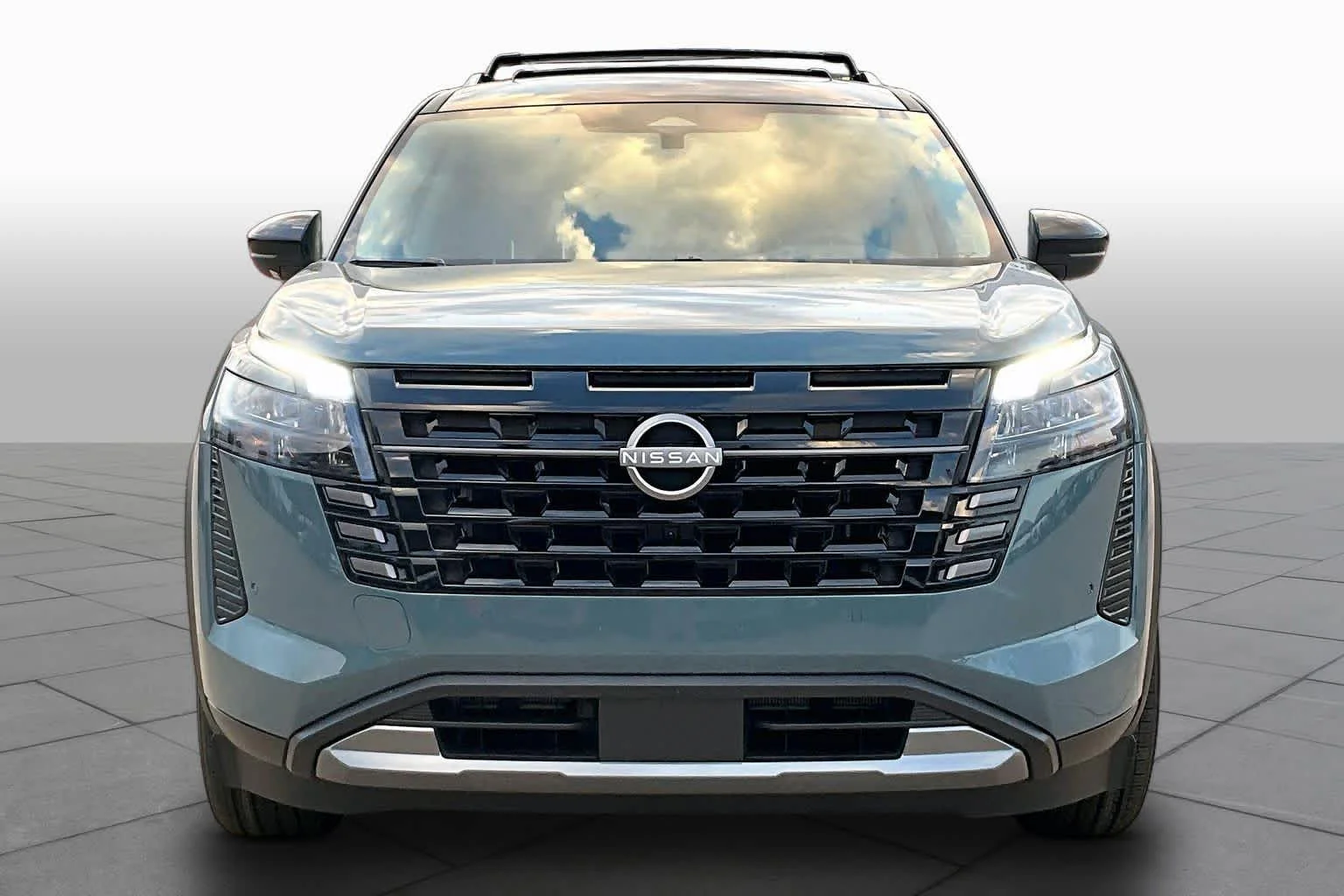 New 2026 Baltic Teal Pearl / Super Black Two-tone Nissan Platinum image 3