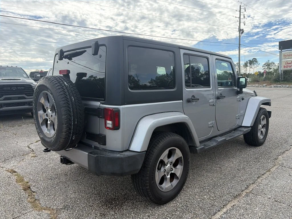 Used 2017 Silver Jeep Unlimited Sahara image 6