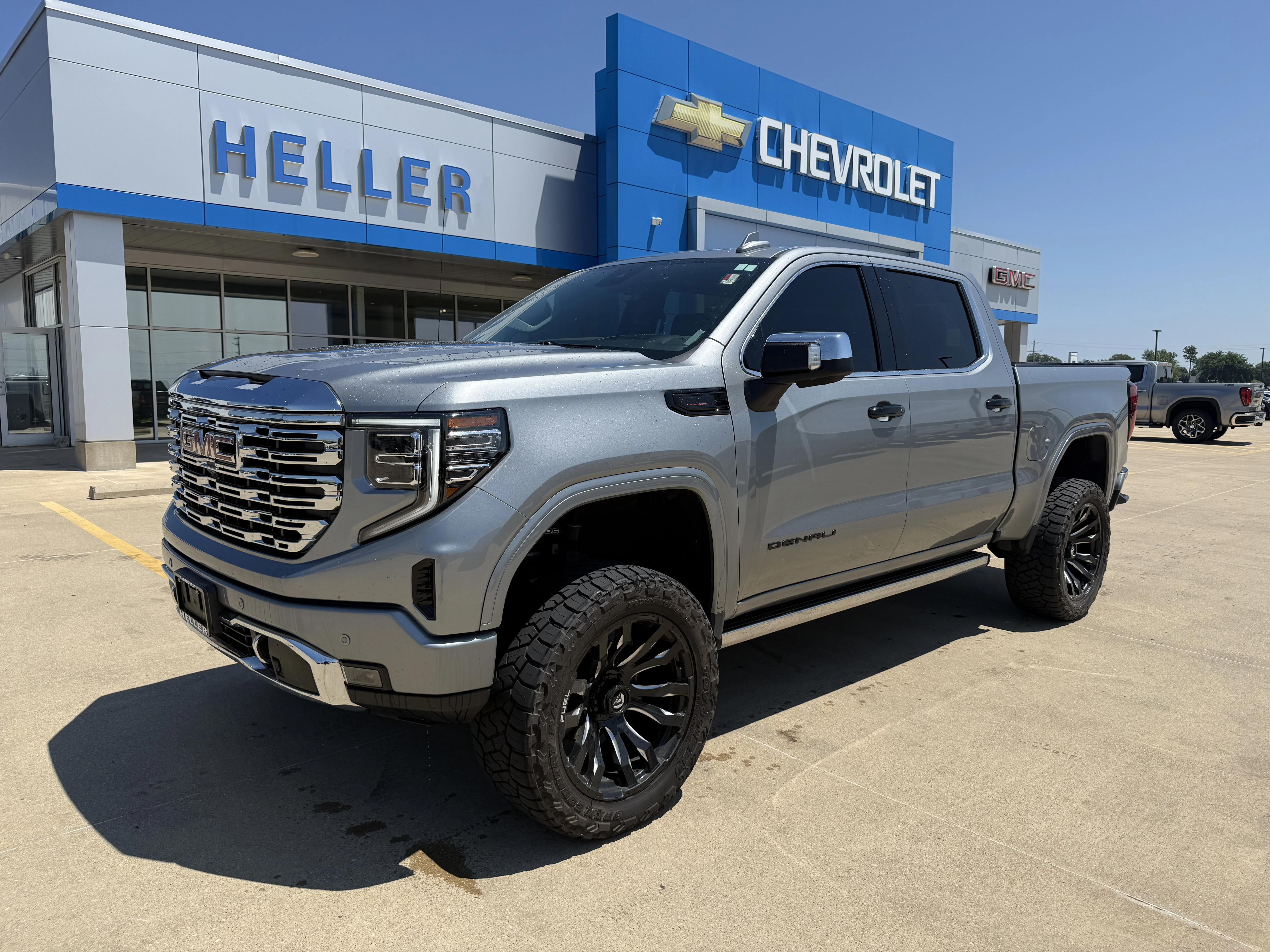 Used 2024 Sterling Metallic GMC Denali image 3