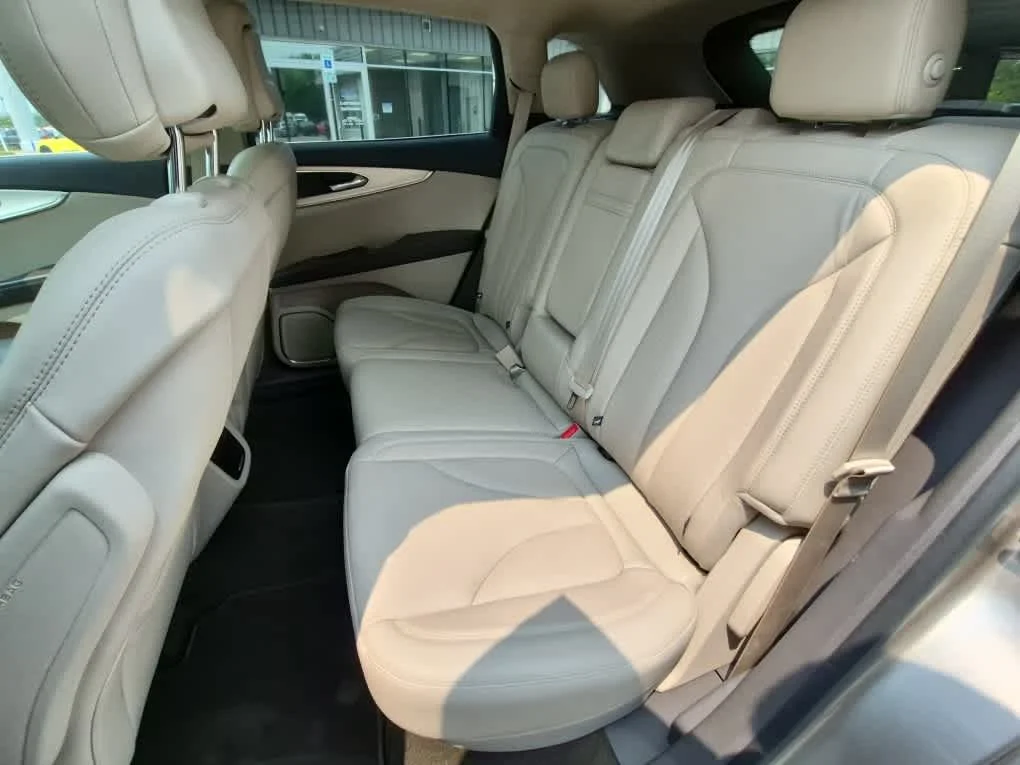Used 2020 Iced Mocha Lincoln Standard image 6