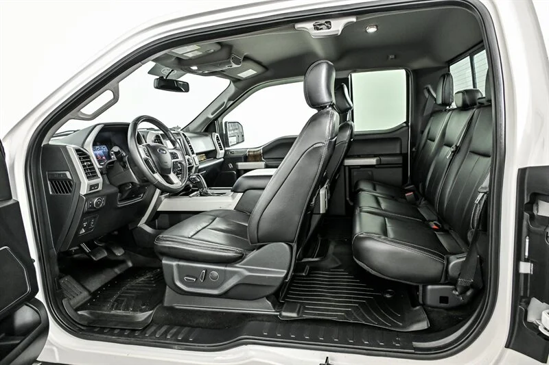 Used 2018 White Platinum Metallic Tri-Coat Ford Lariat image 17