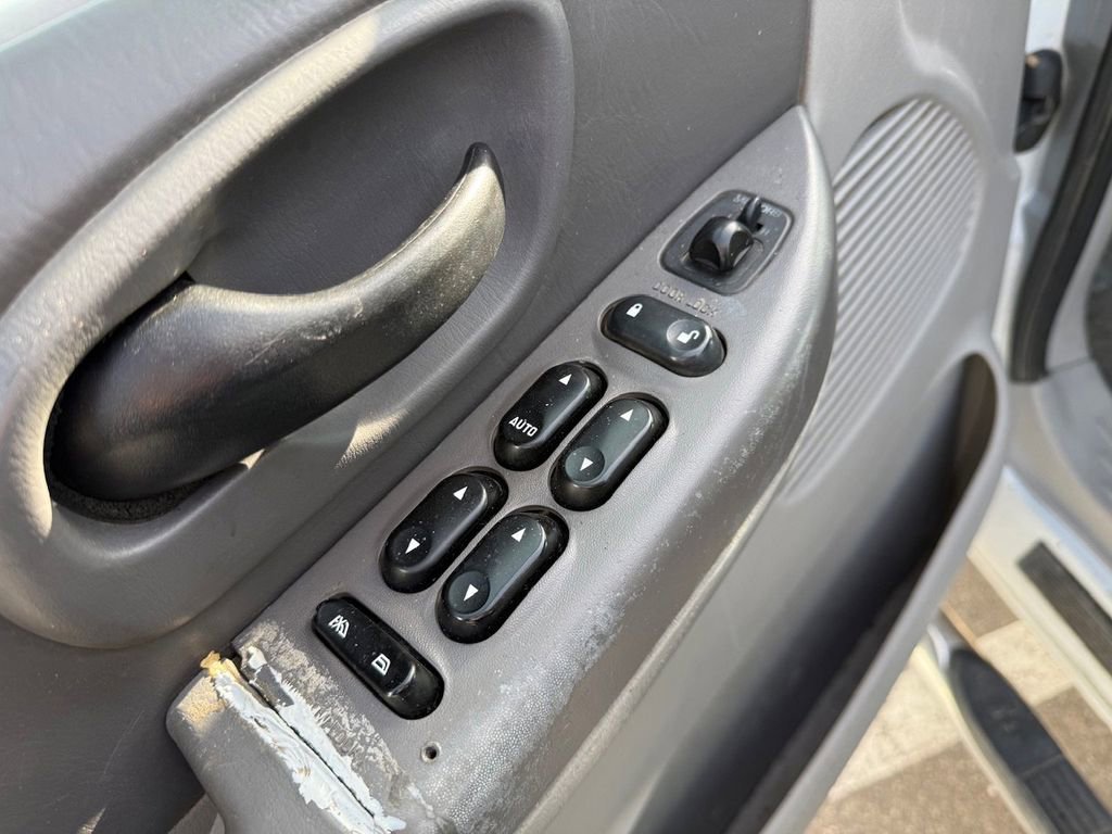 Used 2002  Ford XLT image 11