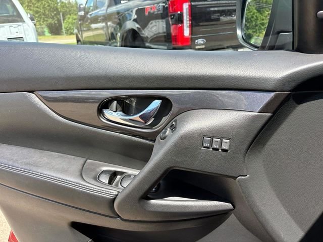 Used 2018 Red Nissan SV image 16
