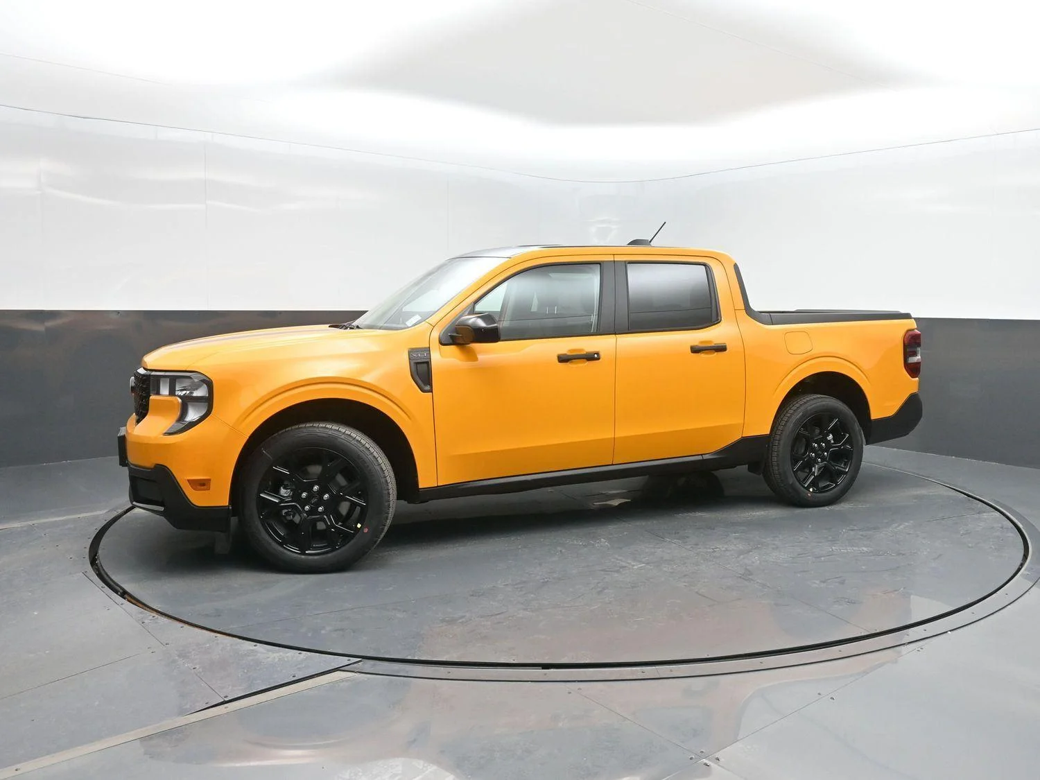 New 2026 Orange Fury Metallic Tri-Coat Ford XLT image 40