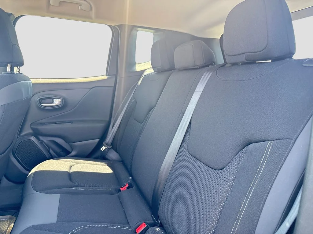 Used 2023 Gray Jeep Altitude image 22