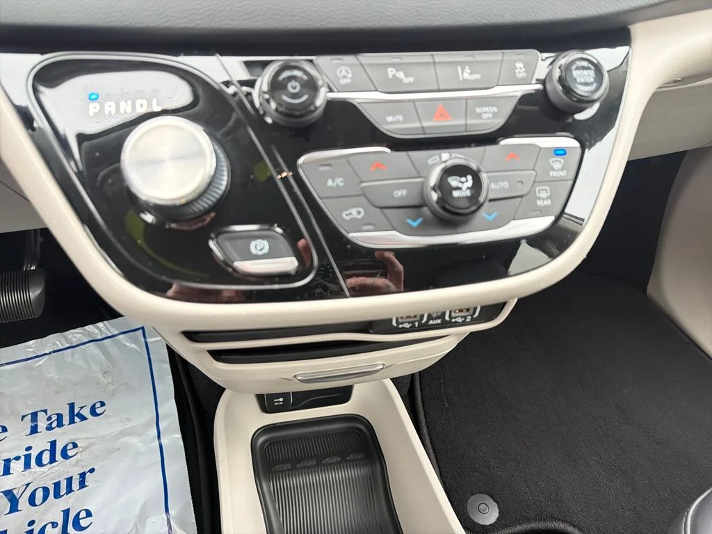 2023 Chrysler Pacifica Touring L - Photo 17