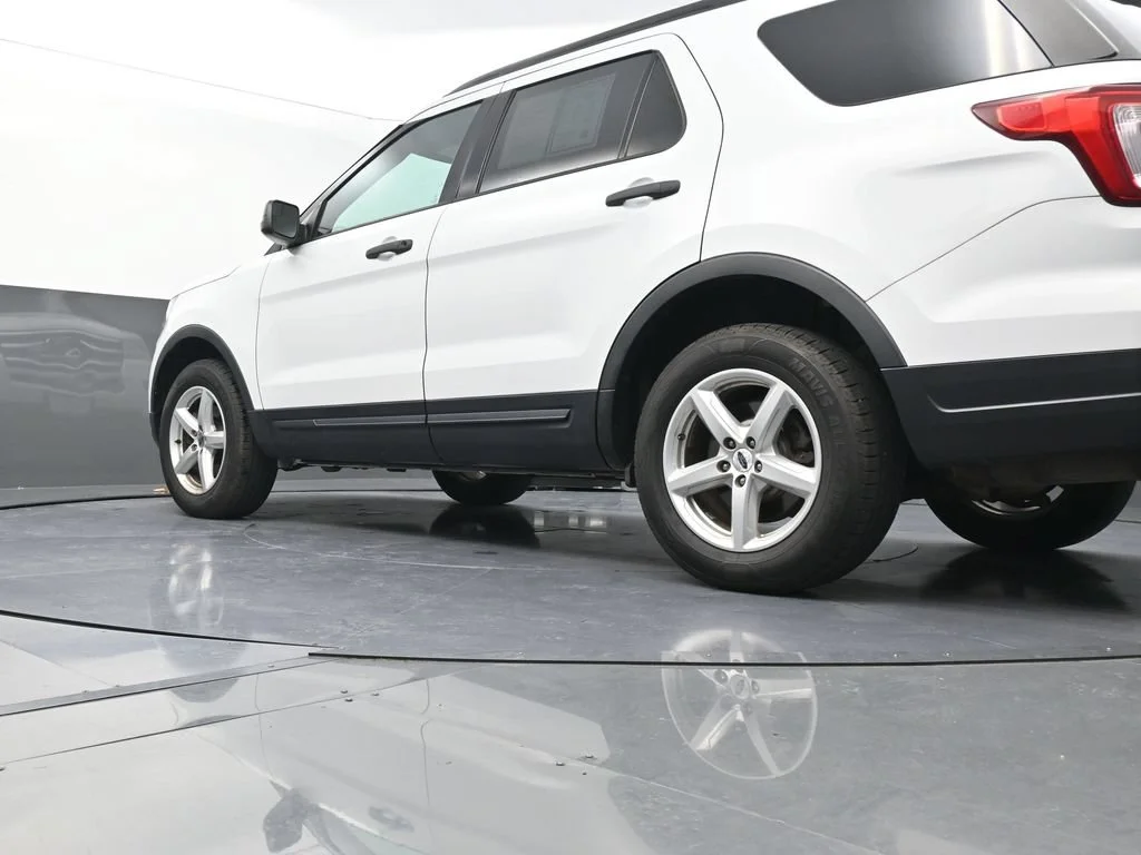 Used 2018 White Ford Base image 25