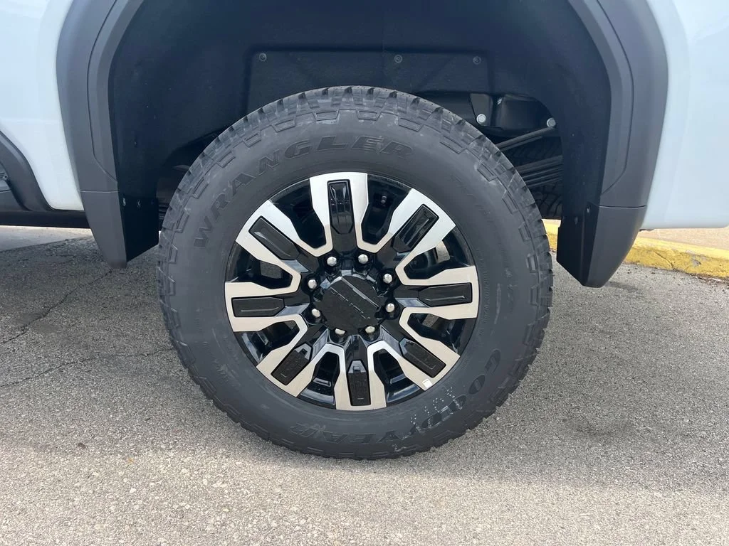 2026 GMC Sierra 3500HD Denali Ultimate - Photo 17