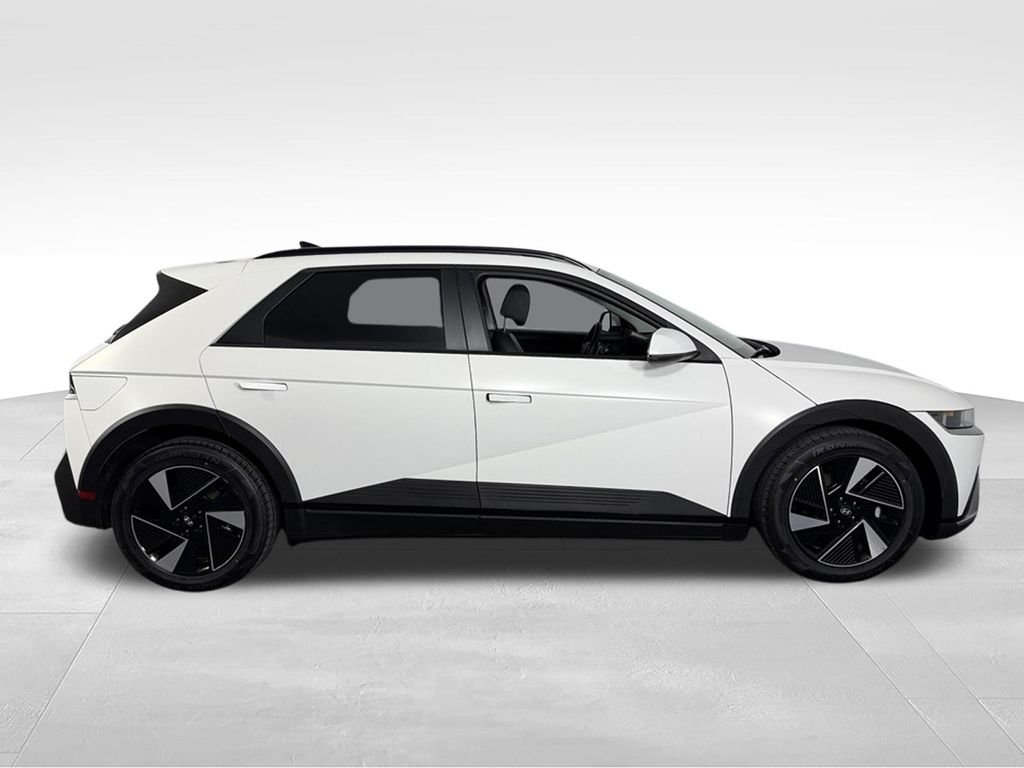 Used 2025 White Hyundai SEL image 5