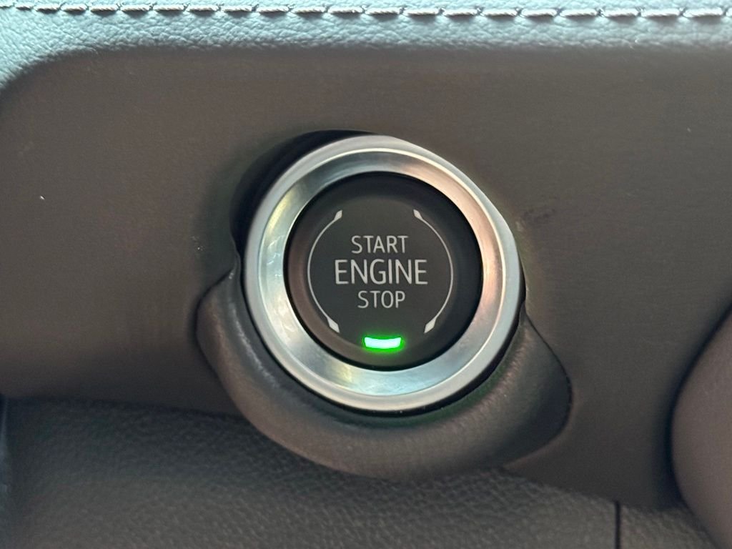 Used 2025 Gray Chevrolet Z71 image 23
