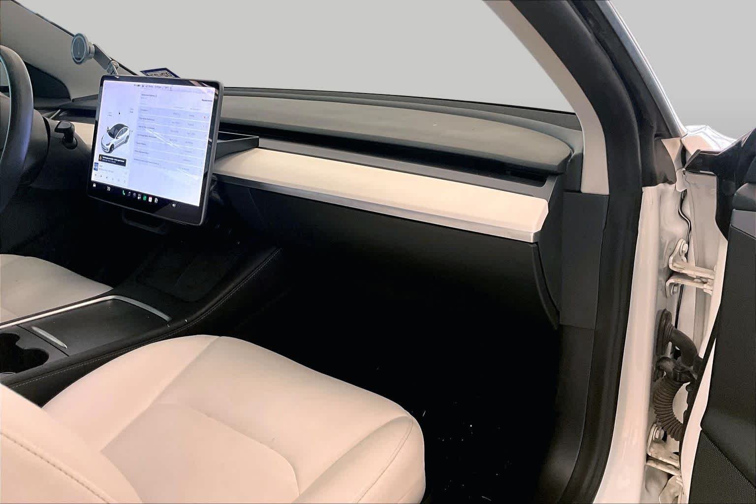Used 2021  Tesla Standard Range Plus image 16