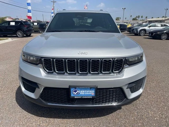 Used 2025 Silver Jeep Laredo image 2