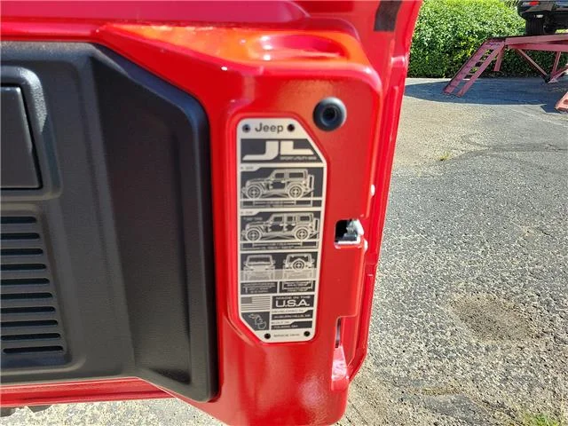 Used 2022 Limited Edition Tuscadero Pearlcoat Jeep Willys 4x4 image 7