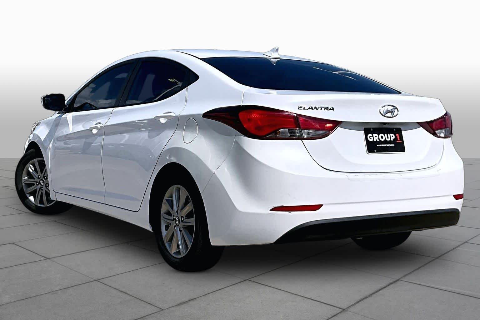 Used 2015 Quartz White Pearl Hyundai SE image 12