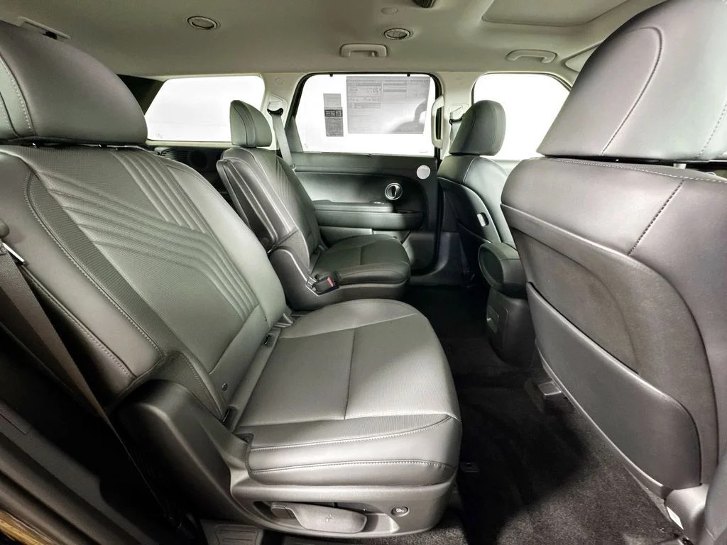New 2026 Black Hyundai SEL Premium image 18