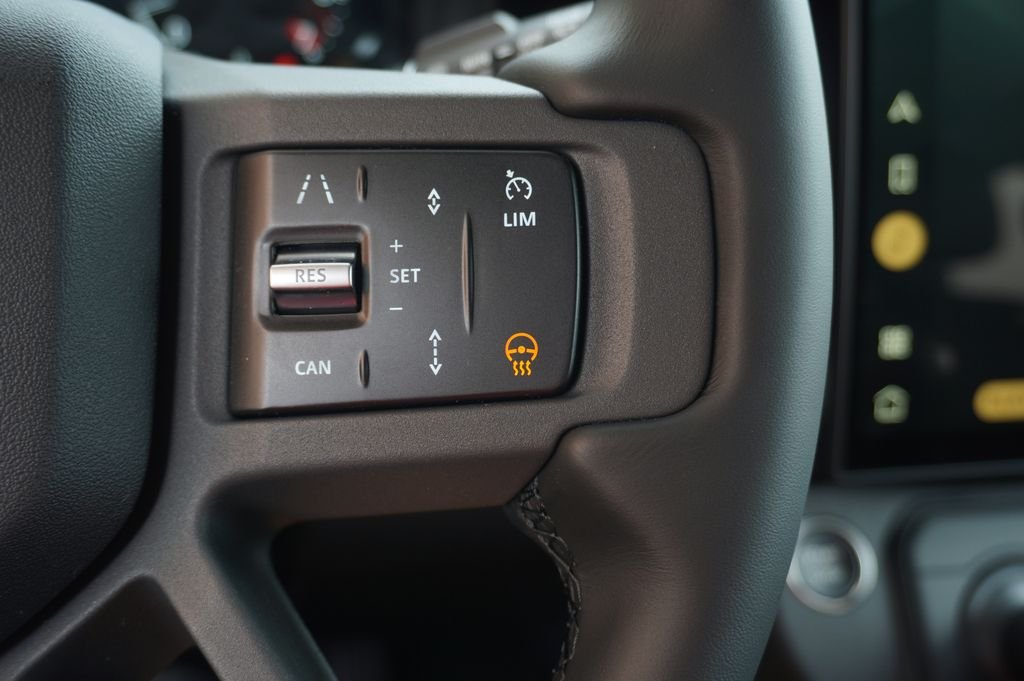 New 2026 Tasman Blue Land Rover X-Dynamic SE image 18
