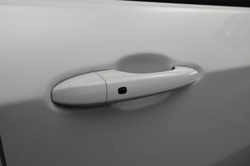 Used 2023 Bright White Clearcoat Jeep Latitude image 36