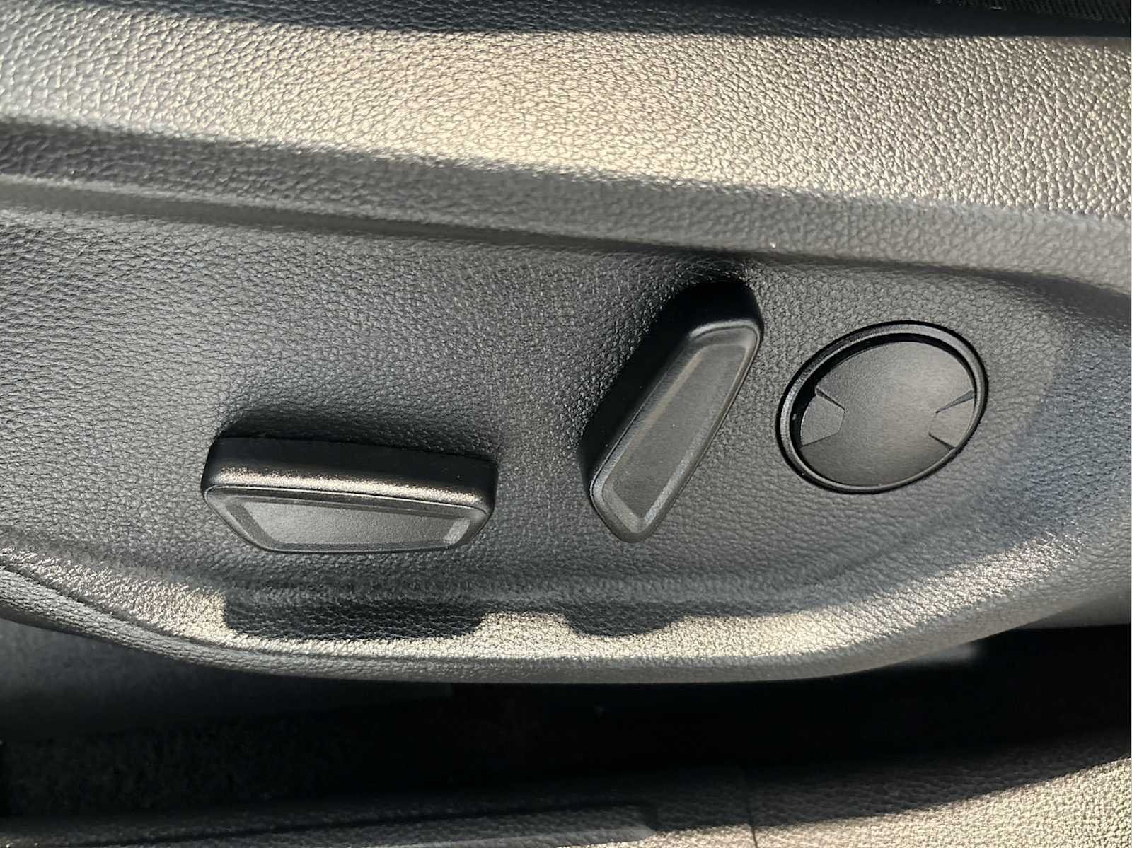 Used 2025 Desert Sand Ford XLT image 29