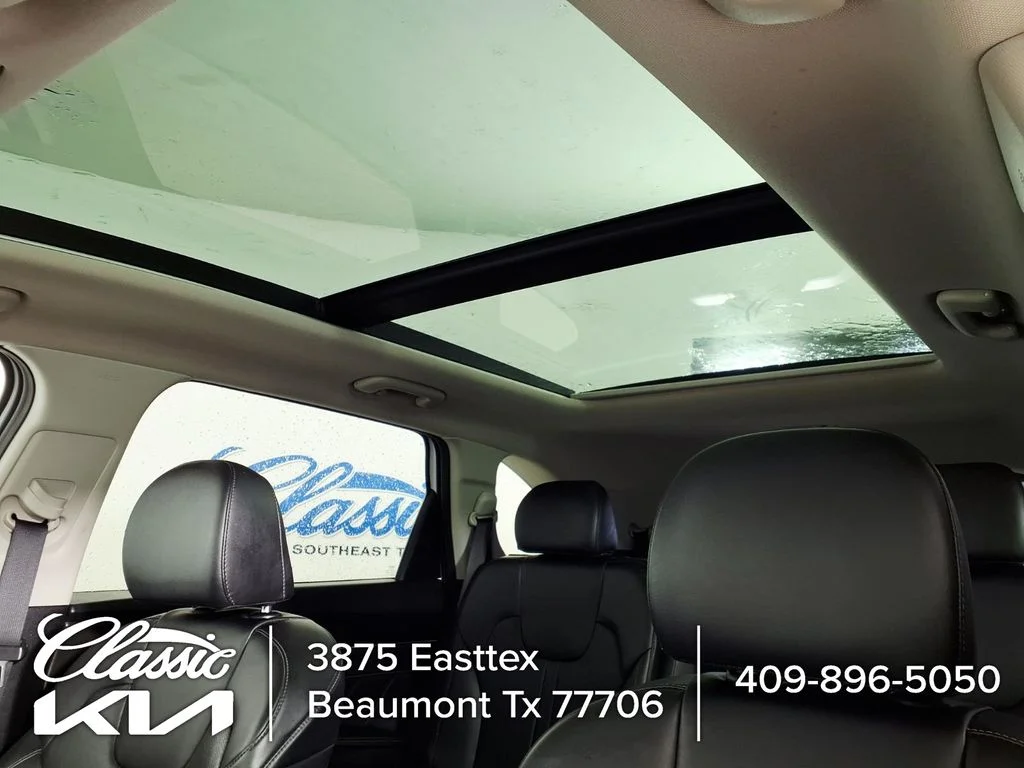 Used 2023 White Kia SX image 16