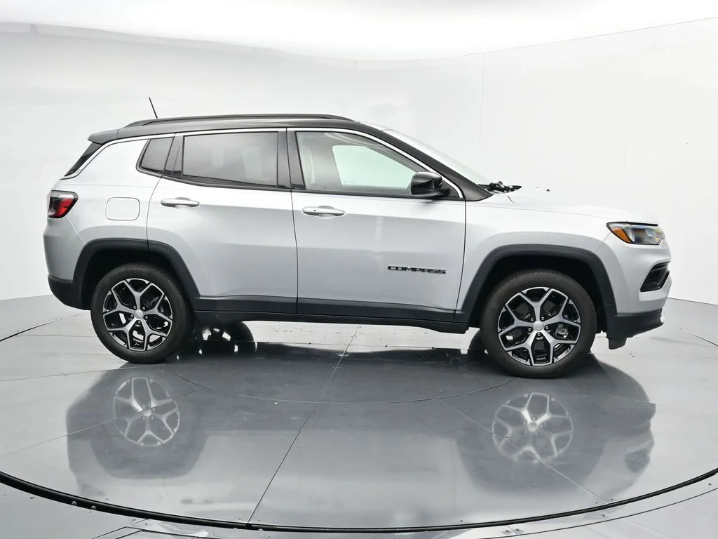Used 2024 Silver Jeep Limited image 9