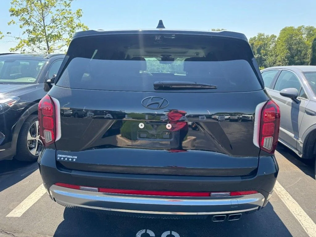 Used 2023 Black Hyundai Calligraphy image 3