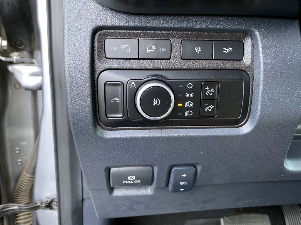 Used 2024 Silver Metallic Ford Lariat image 25