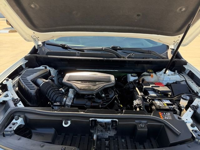 Used 2022 White GMC AT4 image 19