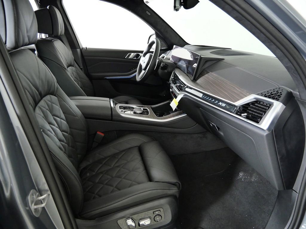 Used 2026 Skyscraper Grey Metallic BMW xDrive50e image 21