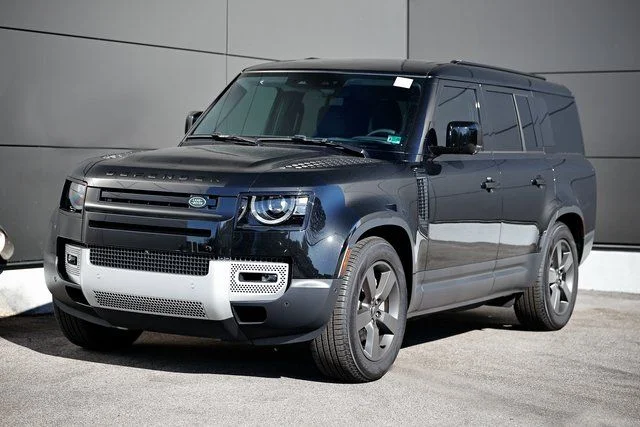 2025 Land Rover Defender 130 S P400's photo
