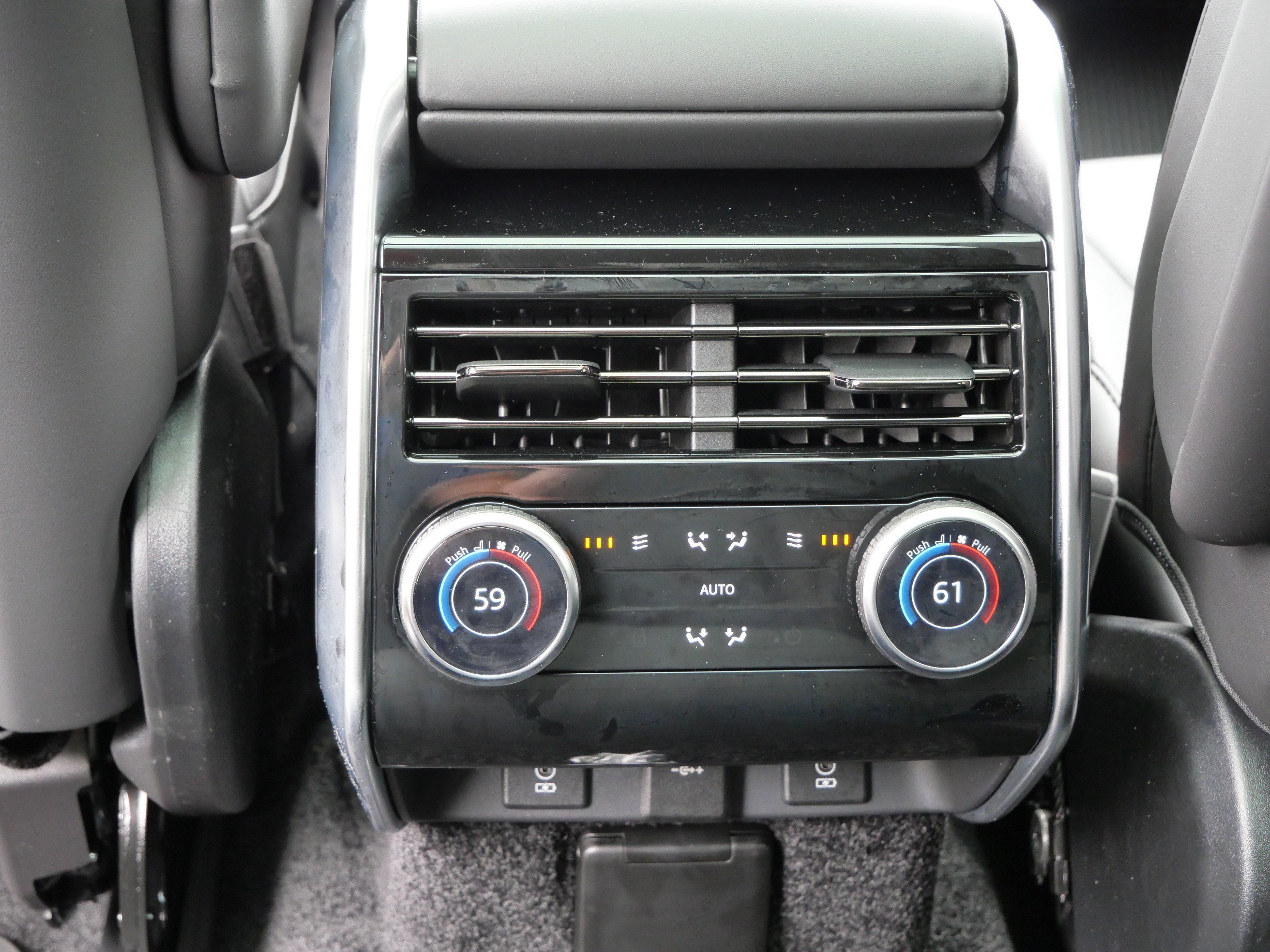 2026 Land Rover Range Rover SE - Photo 7