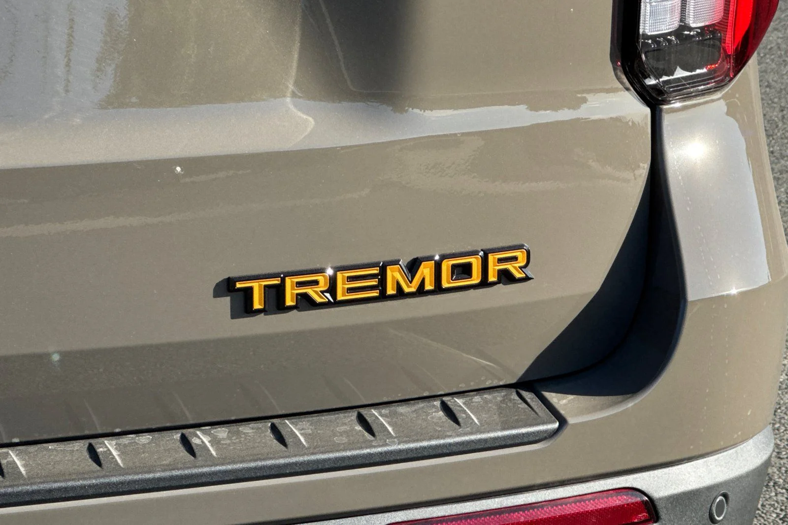 New 2026 Marsh Gray Ford Tremor® image 31