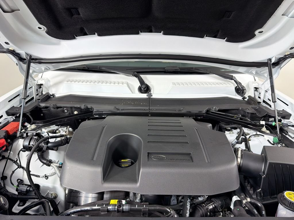 New 2026 Fuji White Land Rover X-Dynamic SE image 32