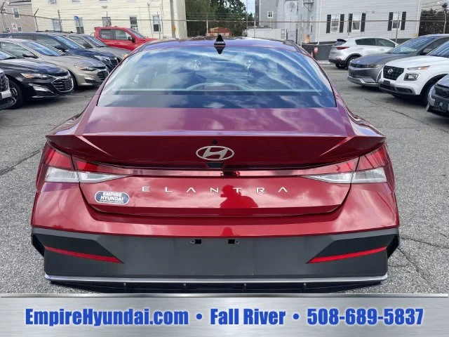 Used 2024 Red Hyundai SE image 4