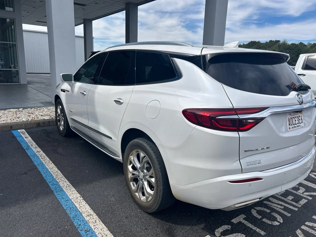 Used 2020 WHITE FROST TRICOAT Buick Avenir image 5