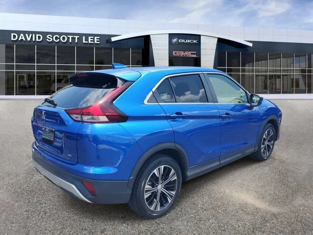 Used 2022 Blue Mitsubishi SE image 4