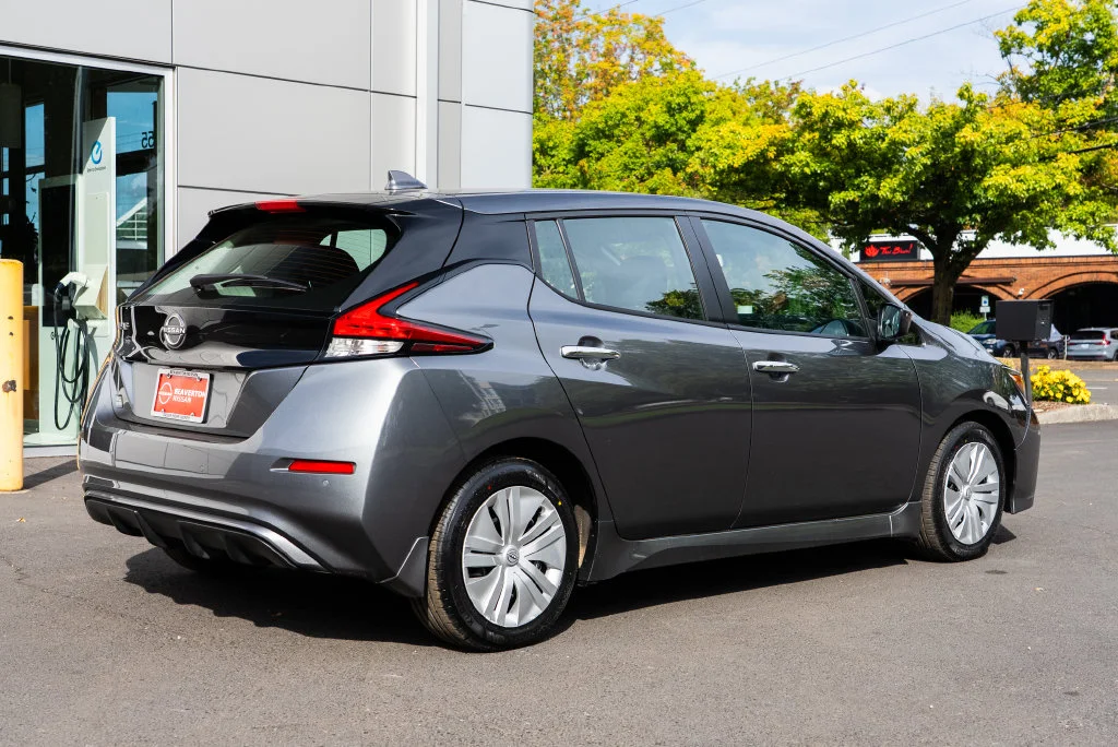 Used 2025 Gray Nissan S image 6