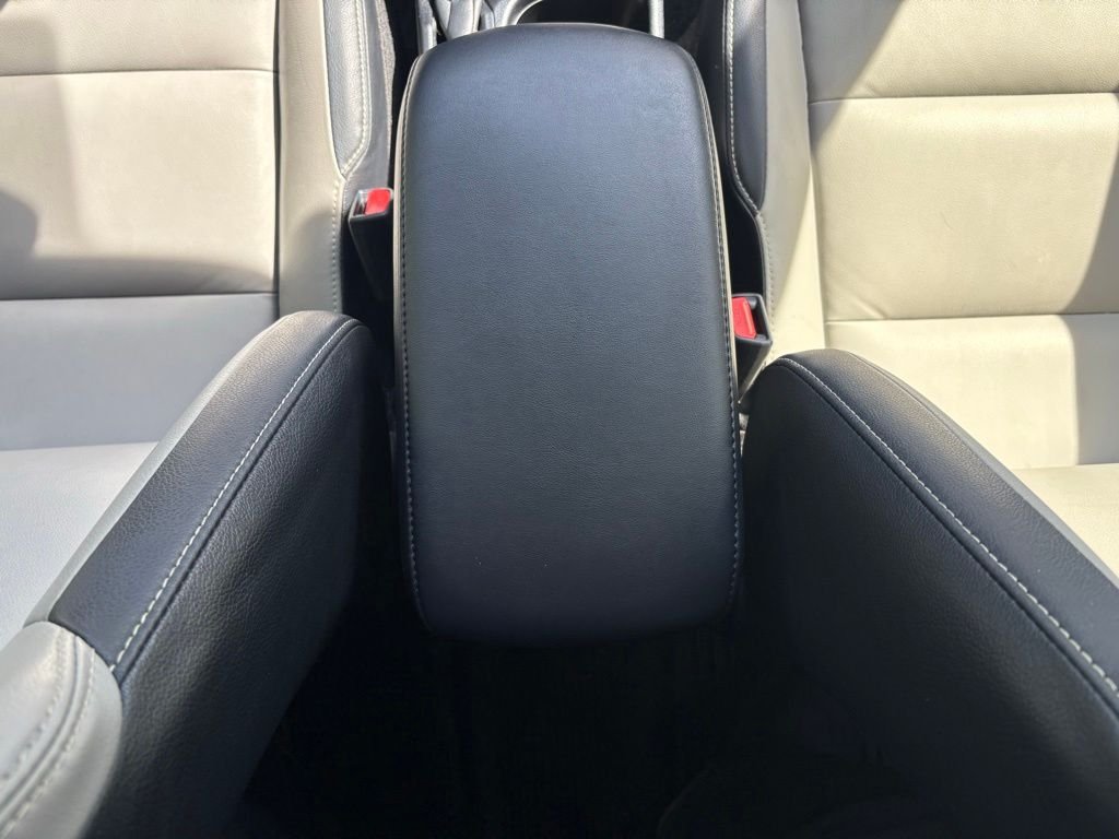 Used 2018 Pearl Toyota Limited image 16