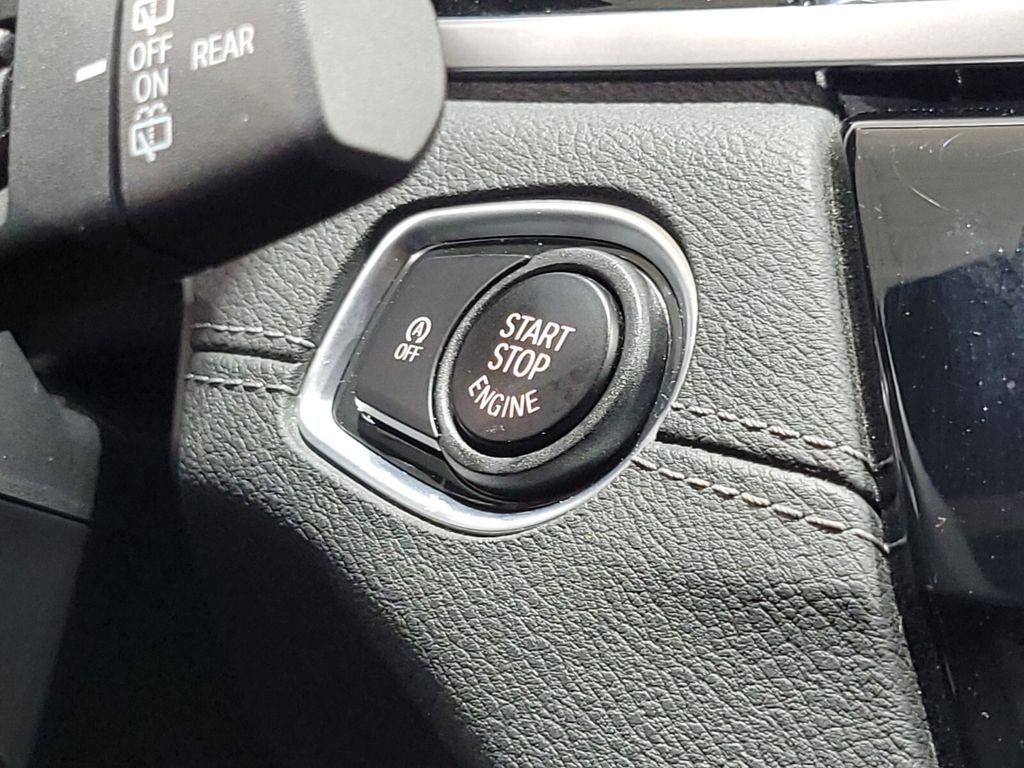 Used 2022 White BMW xDrive28i image 29