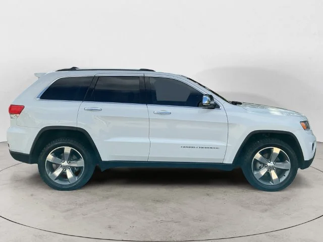 Used 2015 White Jeep Limited image 4