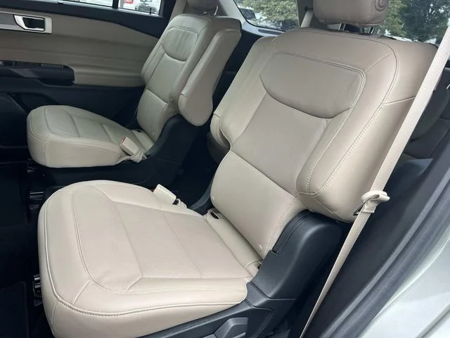 Used 2020 Green Ford Limited image 22