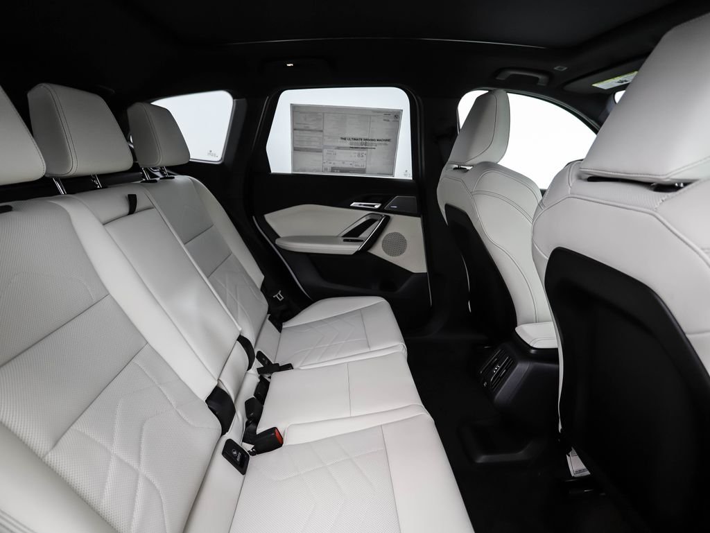 Used 2026 White Metallic BMW xDrive28i image 28